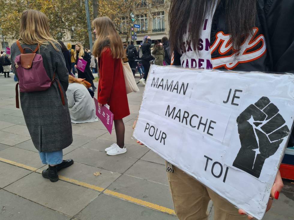 À Paris, une marche pour "dénoncer les violences sexistes et sexuelles" et protéger les enfants