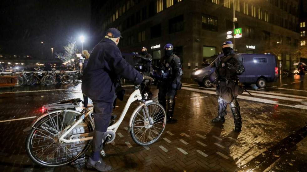Les Pays-Bas instaurent un couvre-feu nocturne face à la hausse des cas de Covid-19 Les Pays-Bas instaurent un couvre-feu nocturne face à la hausse des cas de Covid-19