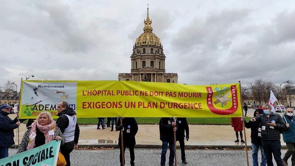 À l’hôpital public, "j’ai des collègues qui pleurent quand ils viennent travailler"