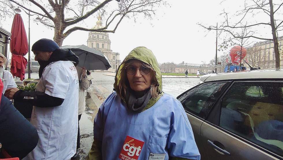 À l’hôpital public, "j’ai des collègues qui pleurent quand ils viennent travailler"