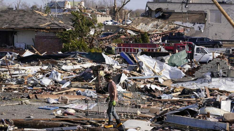 Les États-Unis connaissent "l'une des séries de tornades les pires de l'Histoire"