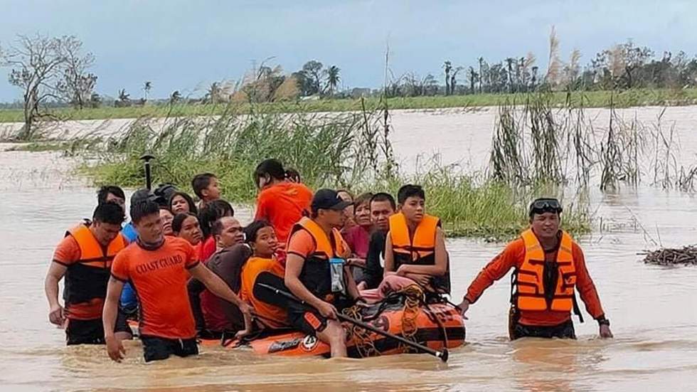 Plus de 30 morts aux Philippines après le passage du typhon Rai