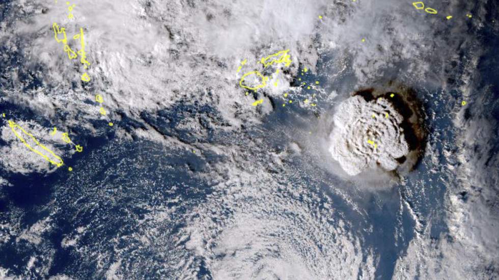 Plusieurs pays en alerte au tsunami après l'éruption d'un volcan aux îles Tonga Plusieurs pays en alerte au tsunami après l'éruption d'un volcan aux îles Tonga