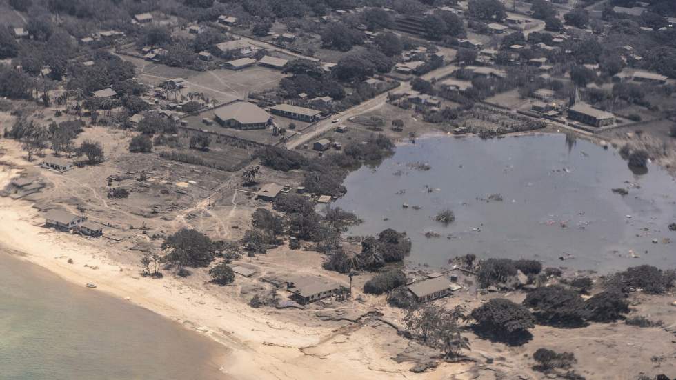 Les îles Tonga toujours coupées du monde après un puissant tsunami