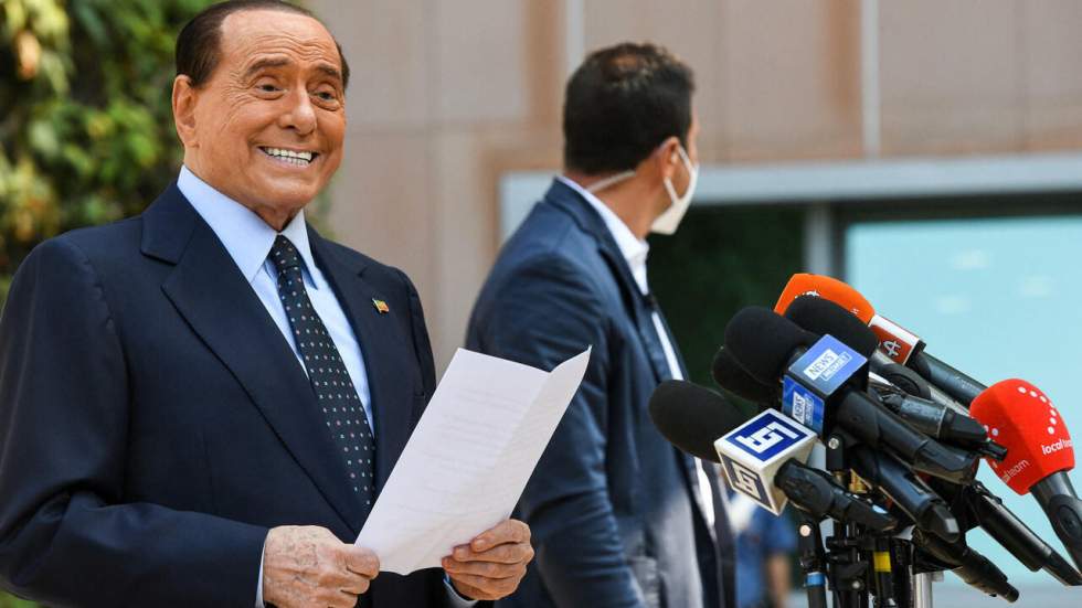 En Italie, Silvio Berlusconi se retire de la course à la présidence En Italie, Silvio Berlusconi se retire de la course à la présidence