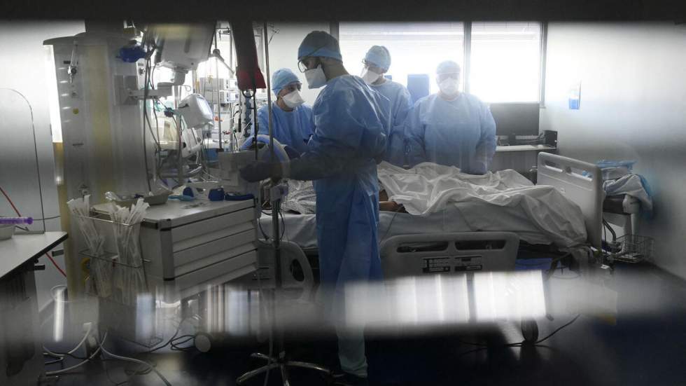 Covid-19 en France : 500 000 contaminations en 24 heures, un record Covid-19 en France : 500 000 contaminations en 24 heures, un record