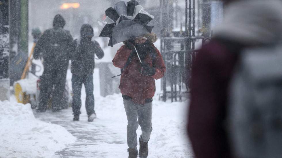 Le nord-est des États-Unis paralysé par une tempête de neige "historique"