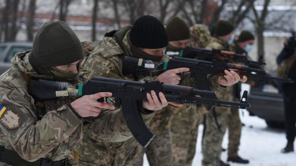 Ukraine : à Kharkiv, une armée de civils se prépare à l'invasion russe