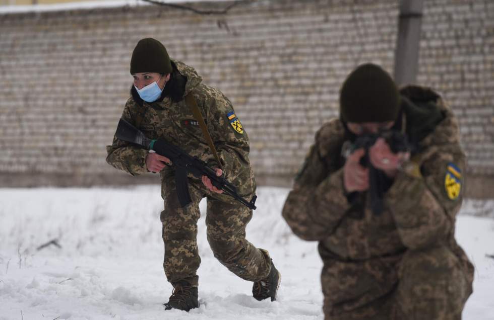 Ukraine : à Kharkiv, une armée de civils se prépare à l'invasion russe