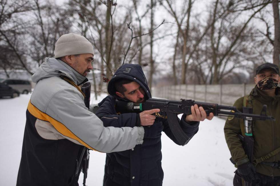 Ukraine : à Kharkiv, une armée de civils se prépare à l'invasion russe