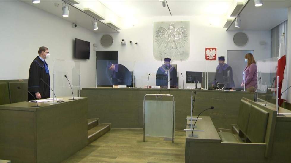 Bras de fer entre la Pologne et l'UE : la réforme judiciaire polonaise au coeur de la dispute Bras de fer entre la Pologne et l'UE : la réforme judiciaire polonaise au coeur de la dispute