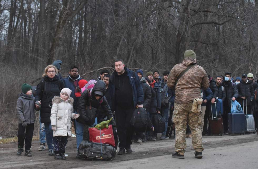 Guerre en Ukraine : une nuit aux côtés des civils sur la route de l'exode