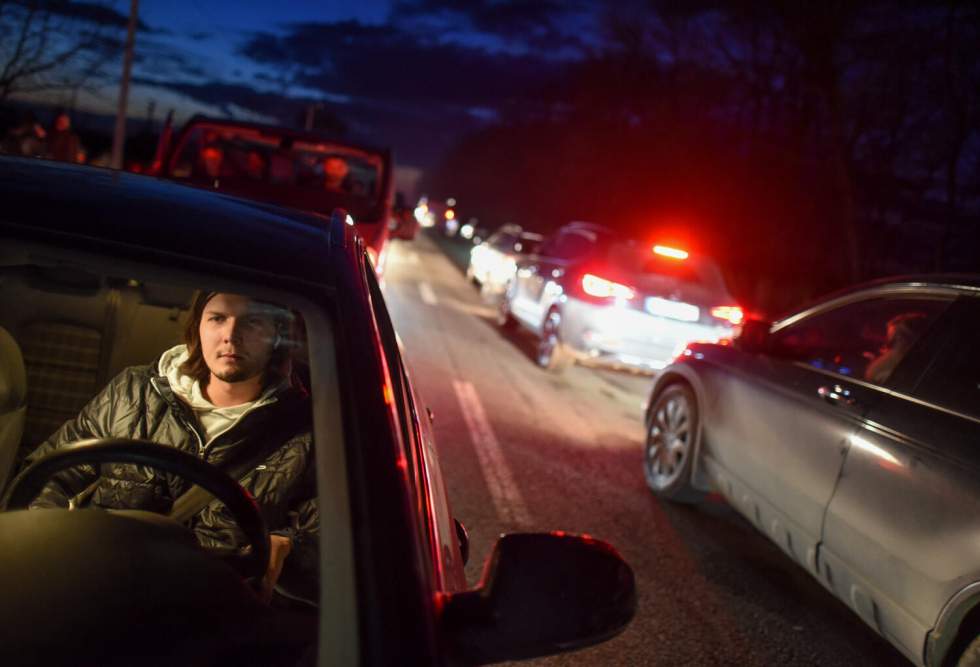 Guerre en Ukraine : une nuit aux côtés des civils sur la route de l'exode