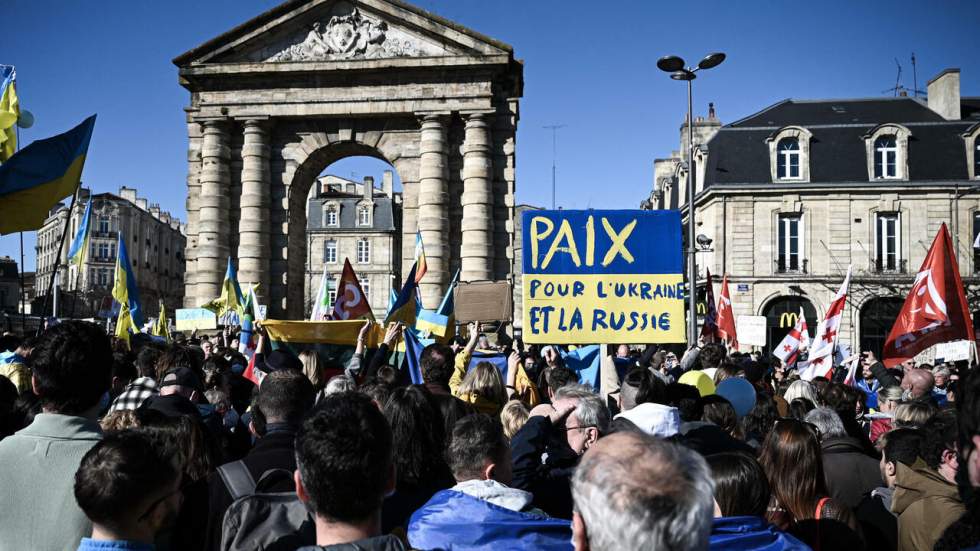 Une centaine de manifestations en France pour dire "non à la guerre en Ukraine"