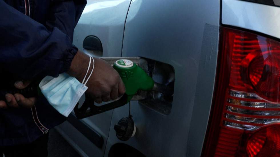 France : le gouvernement annonce une remise de 15 centimes par litre de carburant France : le gouvernement annonce une remise de 15 centimes par litre de carburant