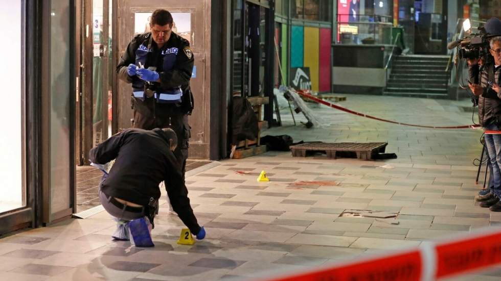 Israël : quatre morts dans une attaque au couteau et à la voiture bélier Israël : quatre morts dans une attaque au couteau et à la voiture bélier
