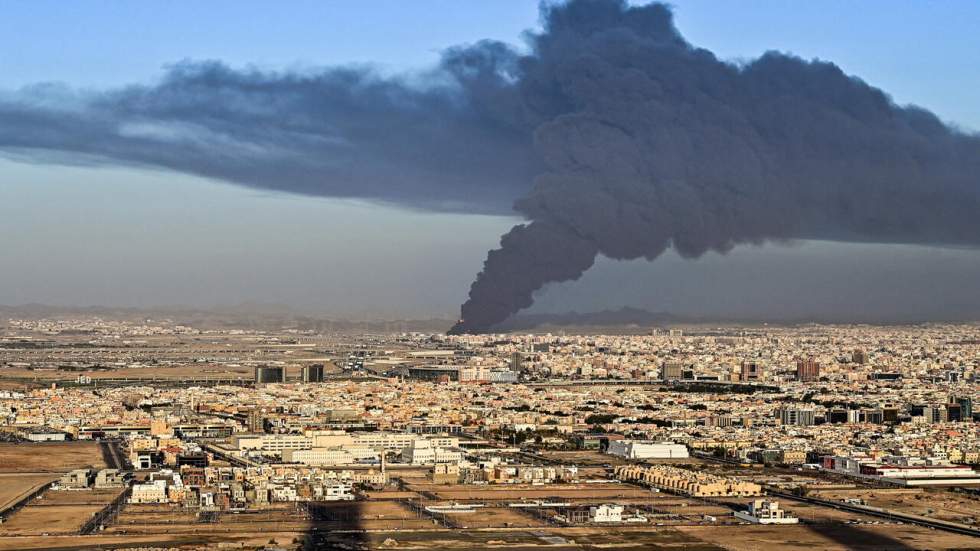 En Arabie saoudite, une série d'attaques par des Houthis provoque un important incendie