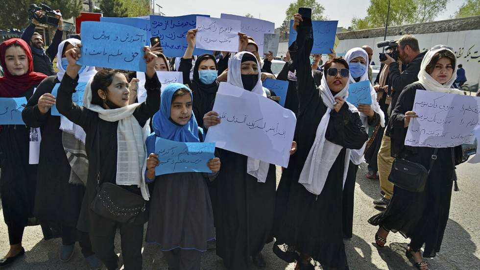 Manifestation en Afghanistan contre la fermeture des collèges et lycées aux filles