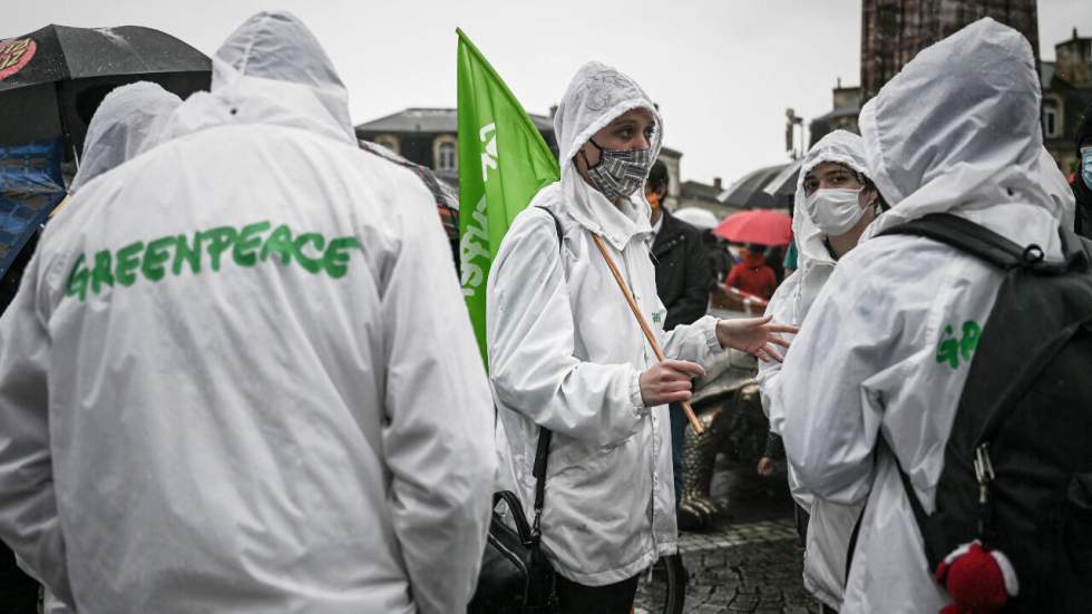 EPR de Flamanville : opposé aux candidats pronucléaires, Greenpeace s'invite sur le chantier