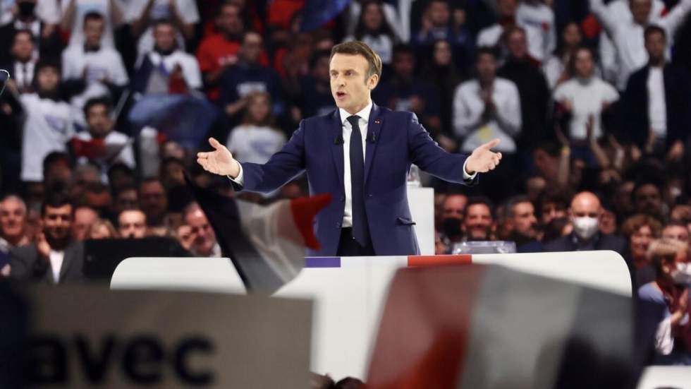 Présidentielle : Emmanuel Macron renoue avec le "en même temps" lors de son grand meeting Présidentielle : Emmanuel Macron renoue avec le "en même temps" lors de son grand meeting
