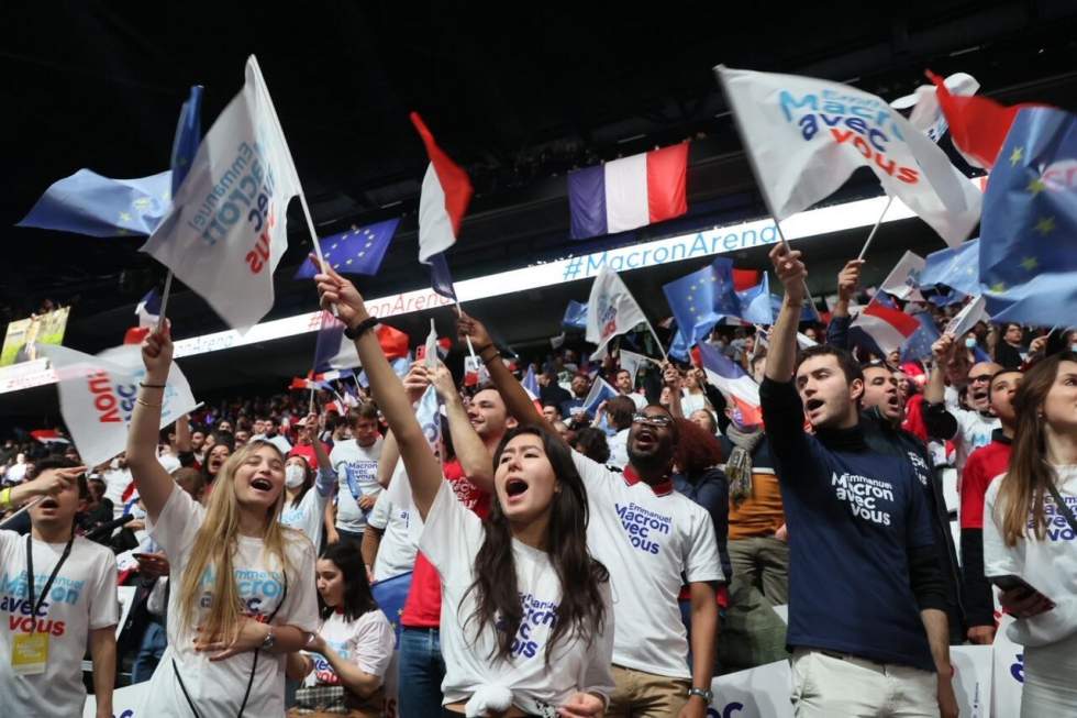 Présidentielle : Emmanuel Macron renoue avec le "en même temps" lors de son grand meeting Présidentielle : Emmanuel Macron renoue avec le "en même temps" lors de son grand meeting