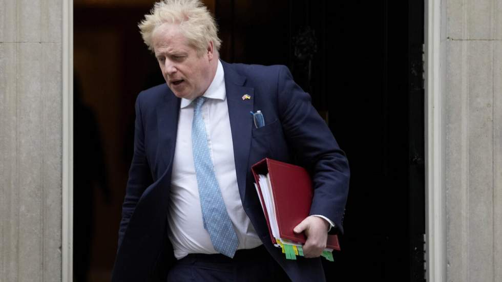 "Partygate" : Boris Johnson, sanctionné, s'excuse mais refuse de démissionner