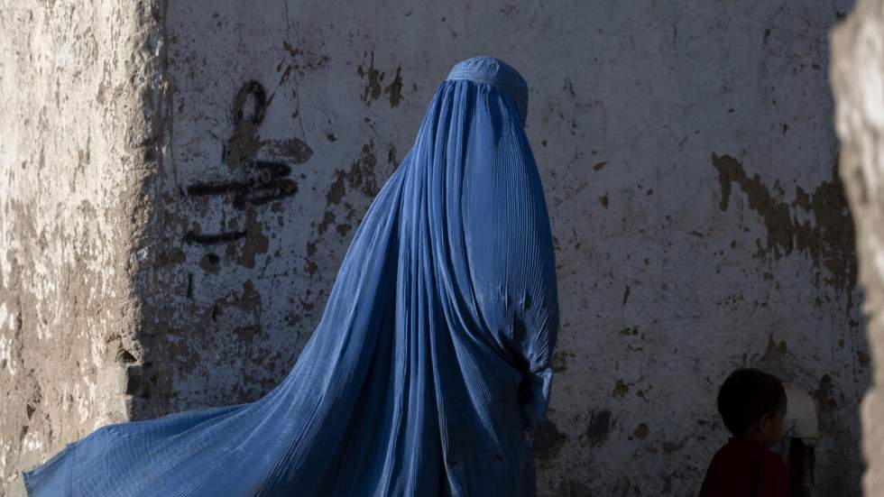 En Afghanistan, les femmes de nouveau contraintes de porter la burqa en public En Afghanistan, les femmes de nouveau contraintes de porter la burqa en public