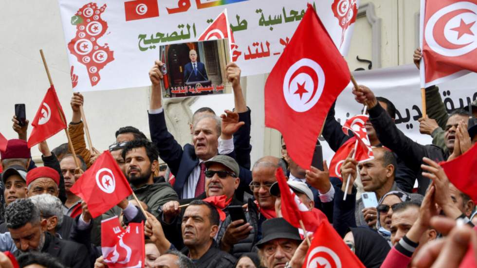 En Tunisie, des centaines de personnes dans la rue en soutien au président Kaïs Saïed