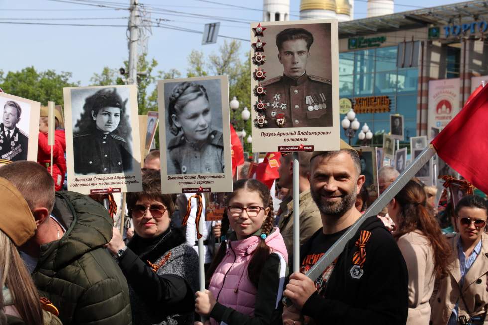 Défilé du 9 mai à Moscou : le régiment immortel ou l'armée mémorielle de Vladimir Poutine