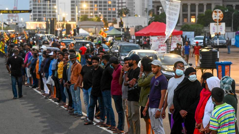 Sri Lanka : les manifestants mobilisés malgré l’ordre de tirer sur les émeutiers