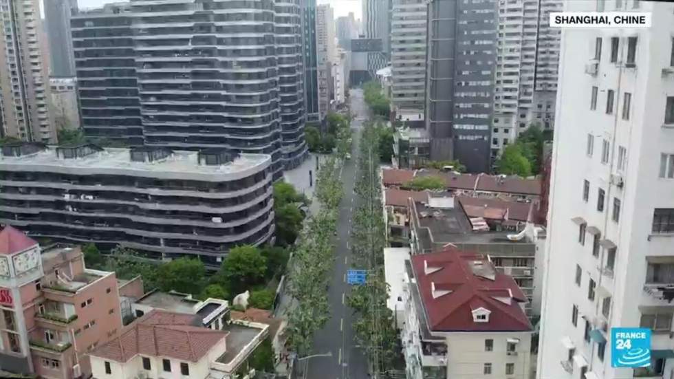 Reportage : le durcissement du confinement à Shangaï exaspère une population à bout de souffle Reportage : le durcissement du confinement à Shangaï exaspère une population à bout de souffle