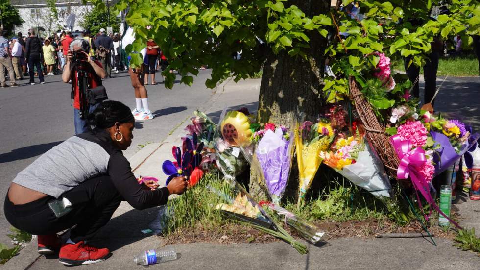 États-Unis : la ville de Buffalo, sous le choc, rend hommage aux victimes de la fusillade