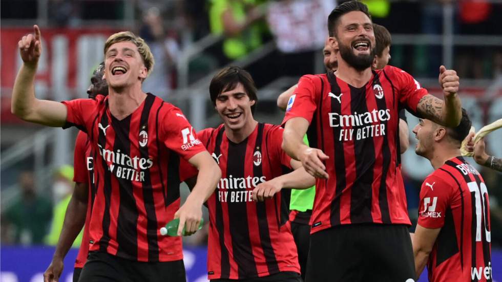 Foot européen : l'AC Milan proche du titre, suspens relancé en Angleterre Foot européen : l'AC Milan proche du titre, suspens relancé en Angleterre