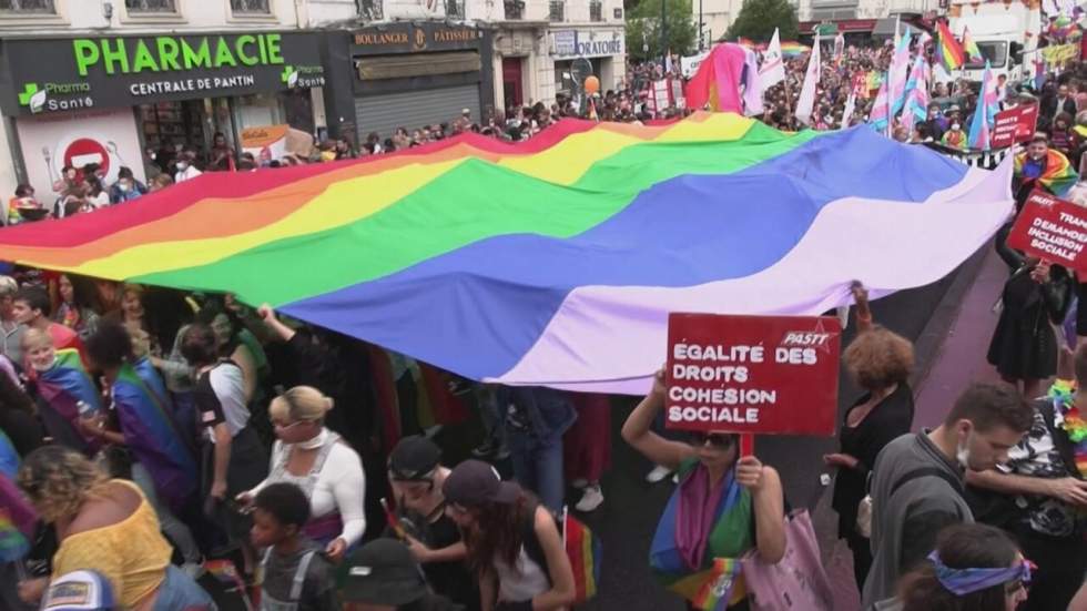 Être homosexuel en France : la lutte pour l'égalité se poursuit