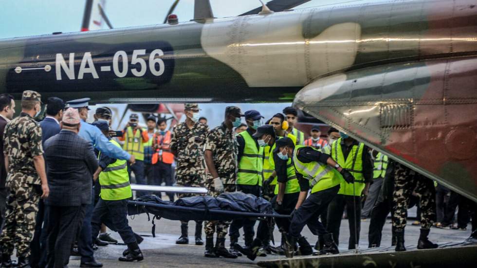 Au Népal, le dernier corps recherché après l'accident d'avion a été retrouvé