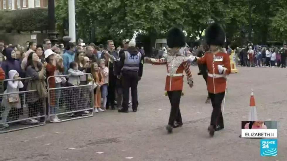 Royaume-Uni : pour le jubilé de la reine, des millions d'euros dépensés en souvenirs royaux