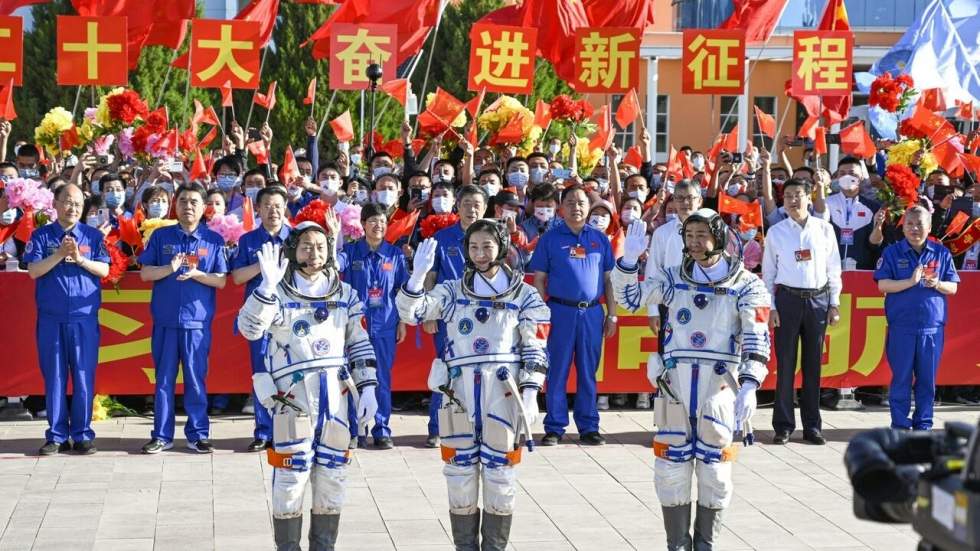 Trois taïkonautes rejoignent le "Palais céleste", la station spatiale chinoise