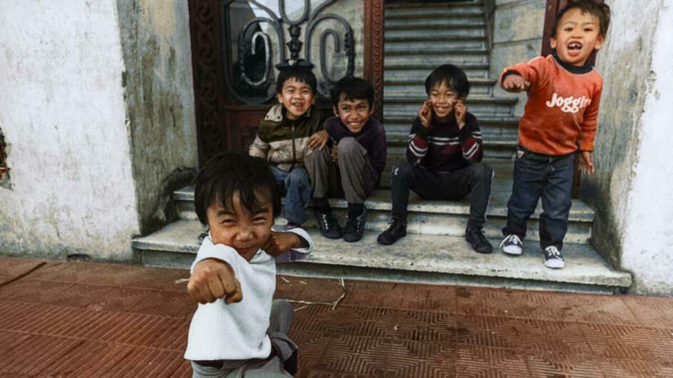 "Un pont entre passé et présent" : des photos colorisées redonnent vie à l'histoire de réfugiés