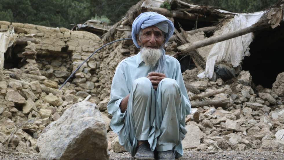 Séisme en Afghanistan : les secouristes s'activent malgré le manque de moyens