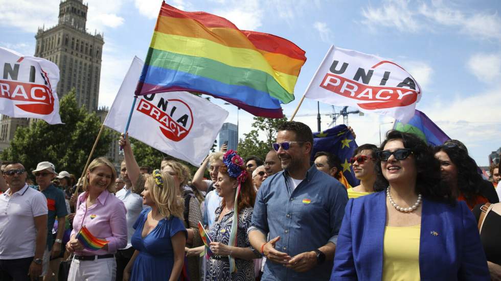 LGBT+ : à Varsovie, Ukrainiens et Polonais défilent ensemble pour la Marche des fiertés LGBT+ : à Varsovie, Ukrainiens et Polonais défilent ensemble pour la Marche des fiertés