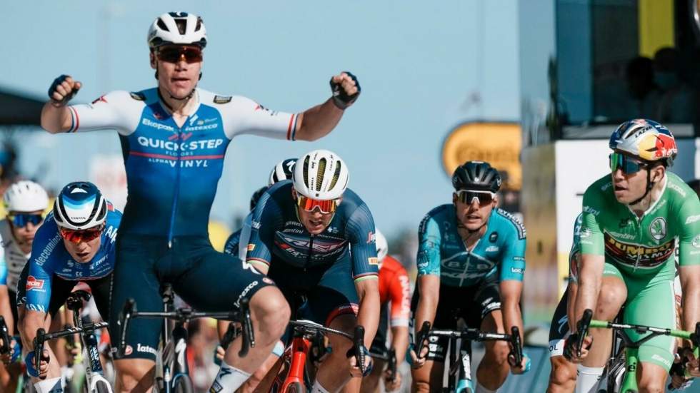 Tour de France : Fabio Jakobsen vainqueur de la deuxième étape, Wout Van Aert en jaune