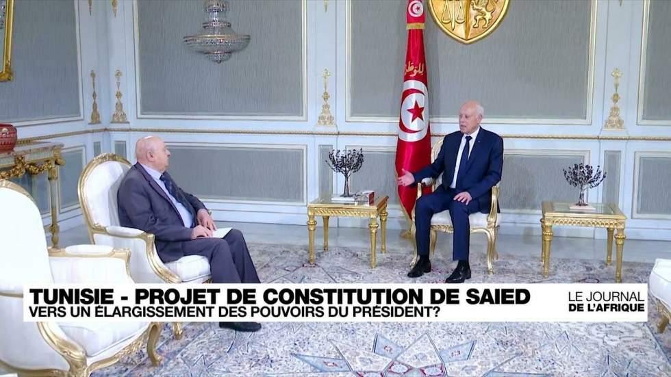 Projet de Constitution en Tunisie, rupture radicale avec le système parlementaire en place.