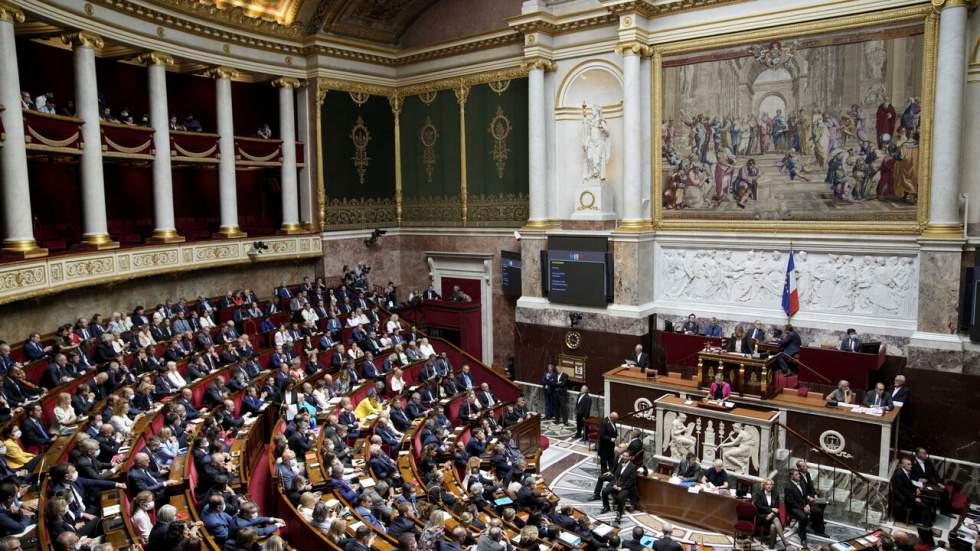 Après le discours d'Élisabeth Borne, les féroces critiques des oppositions