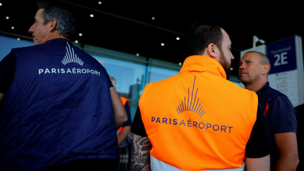 Les salariés des aéroports parisiens votent la fin de leur grève