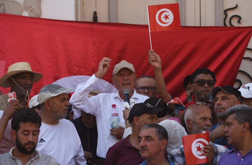 Référendum en Tunisie : "On refuse de voter pour une Constitution écrite par un seul homme"