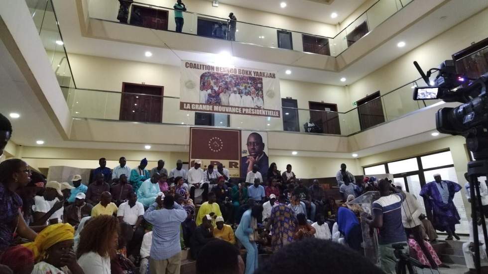 Législatives au Sénégal : le camp présidentiel et l'opposition se disputent la victoire Législatives au Sénégal : le camp présidentiel et l'opposition se disputent la victoire