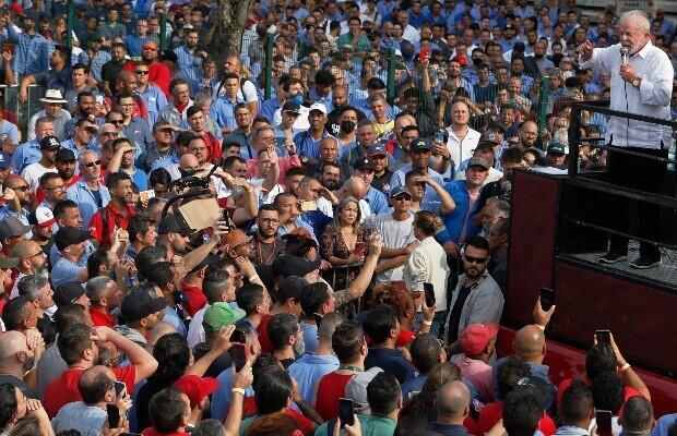Présidentielle au Brésil : Lula et Bolsonaro lancent la campagne dans des lieux symboliques