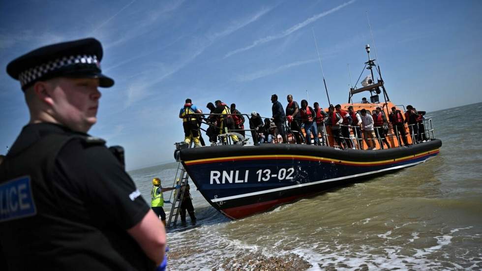 Près de 1 300 migrants arrivent en Grande-Bretagne par bateau en une journée, du jamais-vu