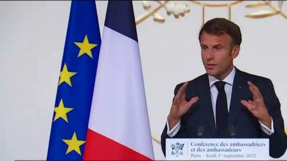 Devant les diplomates, Macron défend sa réforme controversée et le dialogue avec la Russie