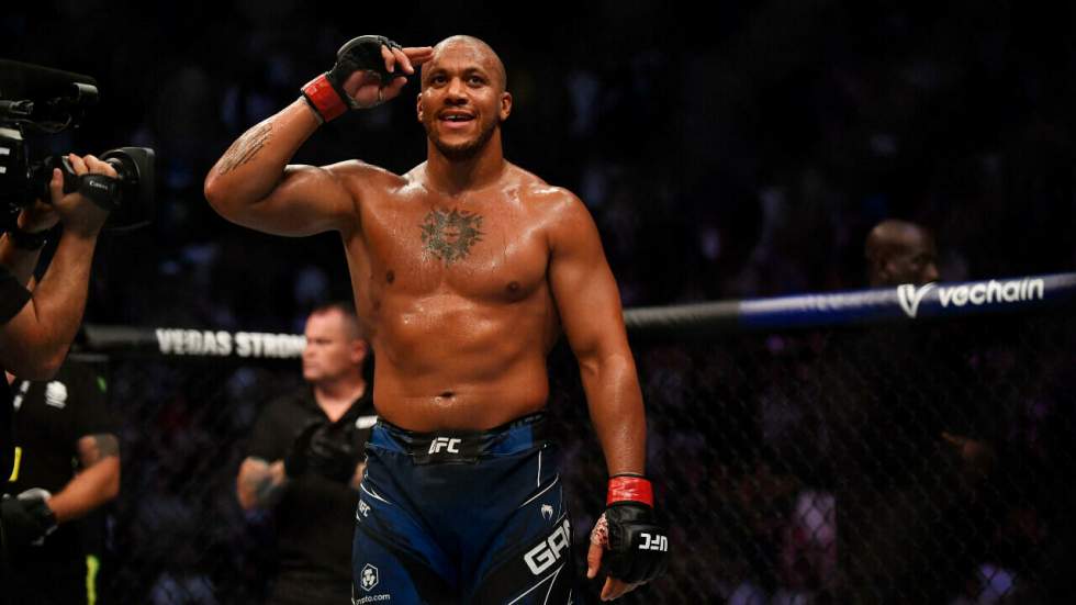 MMA : pour la grande première de l'UFC en France, Ciryl Gane s'impose par KO contre Tai Tuivasa